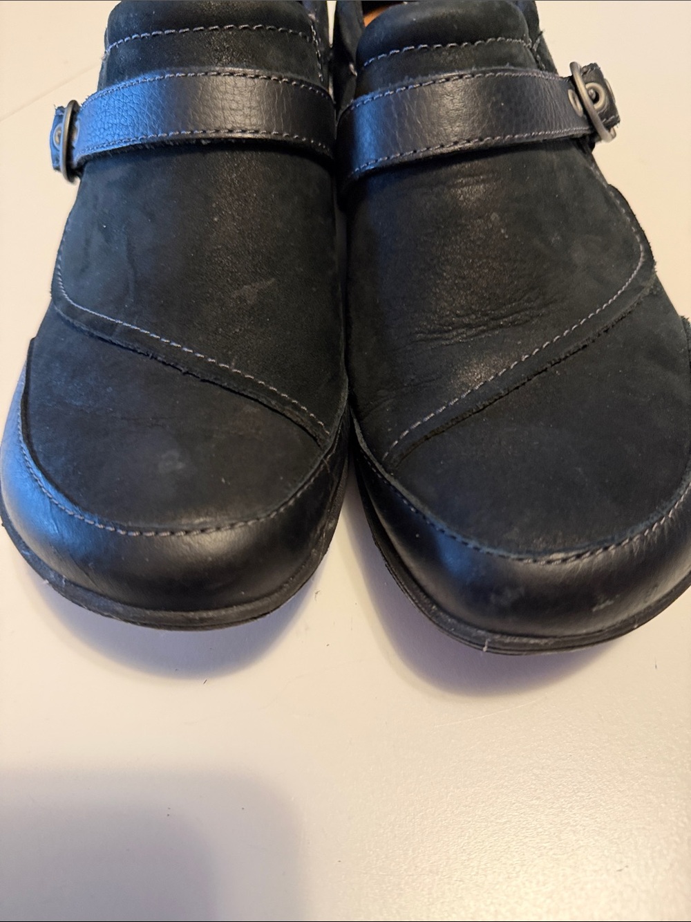 Merrell Woman’s Dassie style slip on casual loafer with buckle. Size 8. - Picture 3 of 14